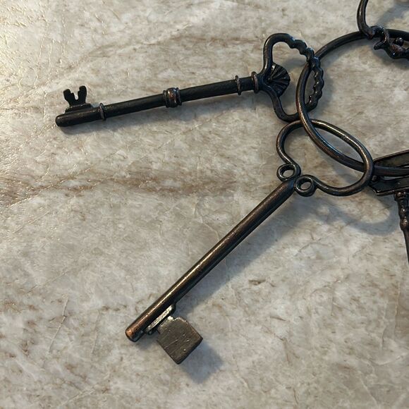 Bundle of Skeleton Keys - Picture 4 of 5